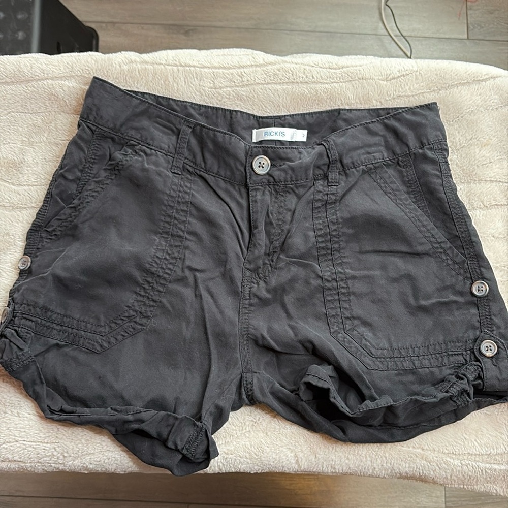 XS165 Ricki’s cargo style shorts